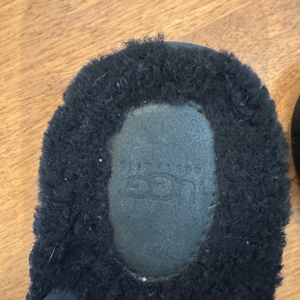 UGG Black Fuzzy flip flop Sandals - Picture 3 of 8